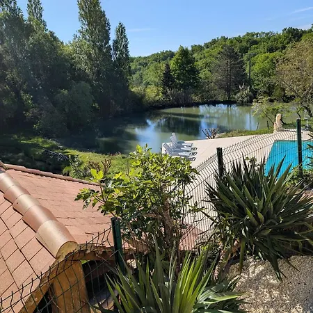 4 Couchages Avec Piscine Et Lacs Сasa de vacaciones *